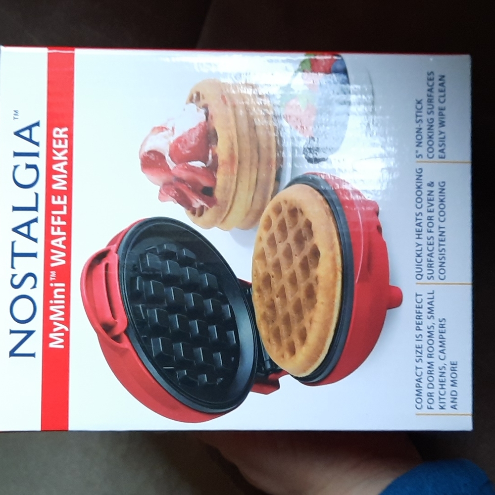 NWT Nostalgia MyMini Personal Electric Waffle Maker